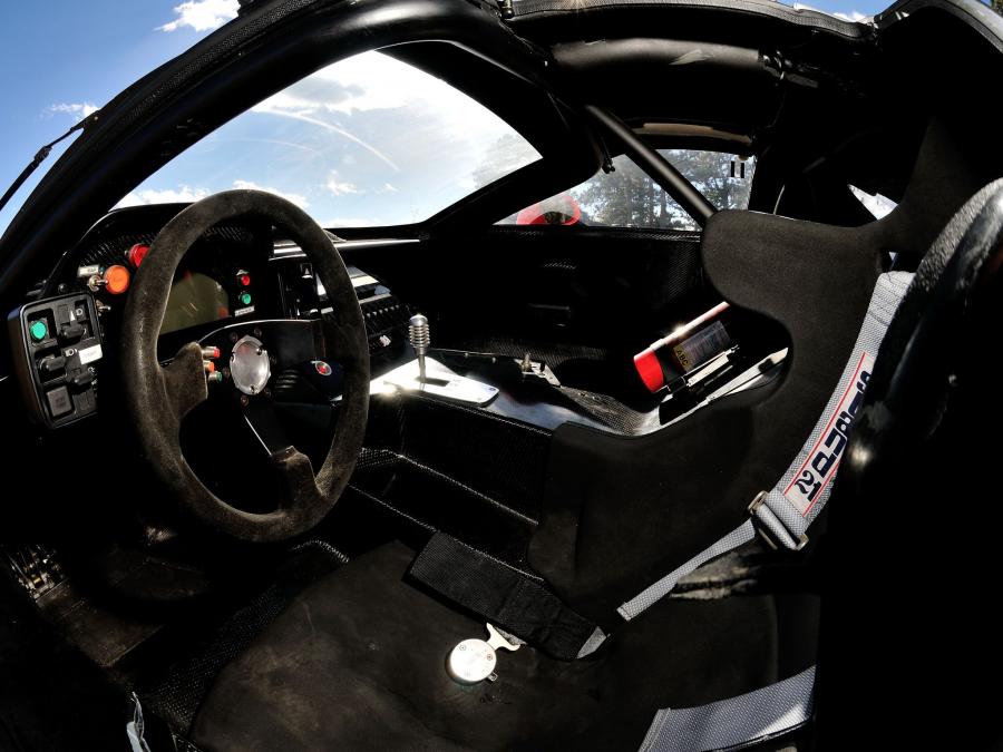Интерьер Callaway C7R GT1 1997 года  (фото 5 из 15)